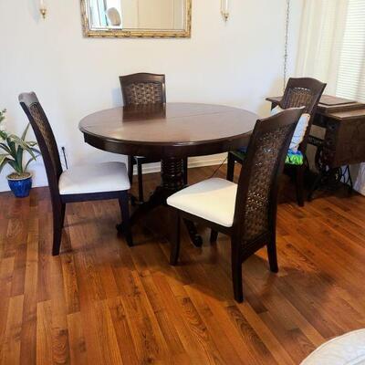 Dining Table 4 Chairs with 1 Leaf