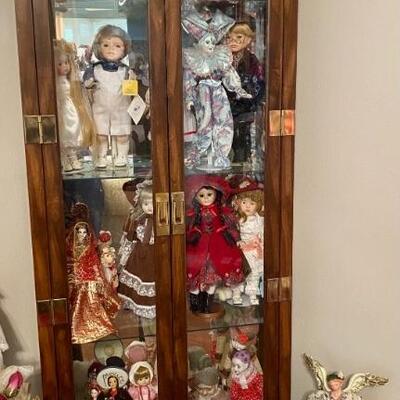 Nice curio cabinet filled with DOLLS!!