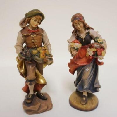 1153	GERMAN CARVED & PAINTED FIGURES OF A MAN & WOMAN, HEINSELLER HAUS OBERNAMMER GAU, APPROXIMATELY 6 IN HIGH
