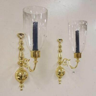 1140	NICE QUALITY PAIR OF CAST BRASS WALL SCONCES, COLONIAL REPRODUCTION W/GLASS SHADES, APPROXIMATELY 17 IN HIGH
