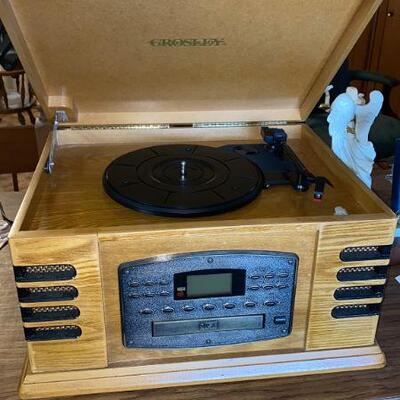 crosby record player and dvd 