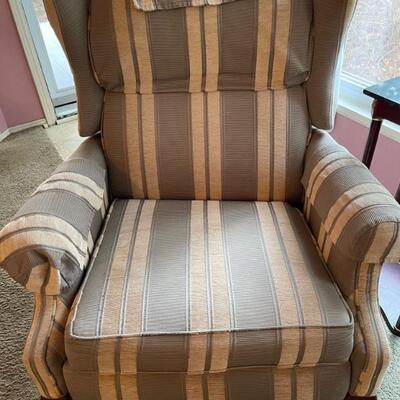 Reclining wing chair