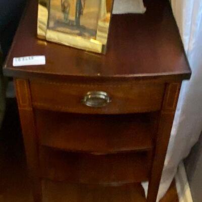 https://agesagoestatesales.square.site/product/lb5020-duncan-phyfe-end-table-with-drawer-estate-sale-pickup/24?cp=true&sa=true&sbp=false&...