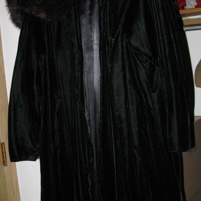 Velvet w/fur trim coat
