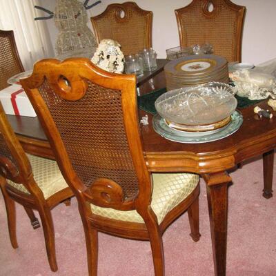Thomasville Dining Room Set. BUY IT NOW $245