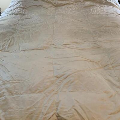 Siberian White Goose Down Queen Comforter Covered