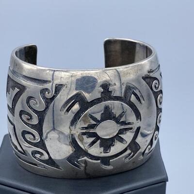 925 Silver Cuff Bracelet total weight is 4.64