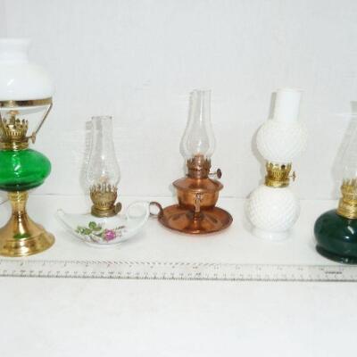 Lot miniature oil lamps