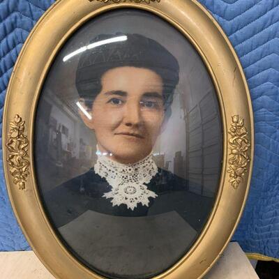 Oval gold frame with bubble glass nice