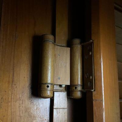 Luver door hinge