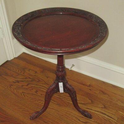 VINTAGE CHIPPENDALE STYLE MAHOGANY PIE CRUST TABLE