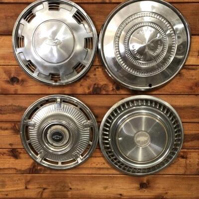 (4) Ford and Chevrolet Hubcaps