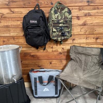 (5) Outdoorsman: 2- Backpacks, 1- Camp Chair, +
1- Amuminum Fry Pot / Stock Pot with Lid & Spigot
1- Insulated Cooler
Black Tub is not...