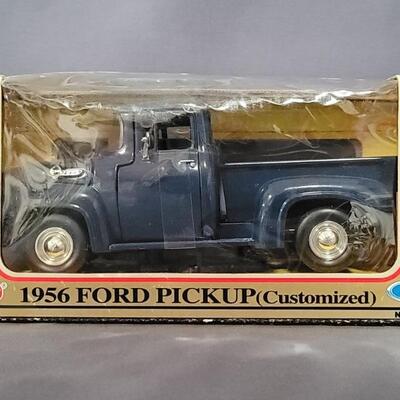 NIB 1956 Ford Customized Pickup 1:24 Diecast Model