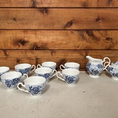 (8) Blue & White Tea: 6- Teacups, Creamer & Sugar
