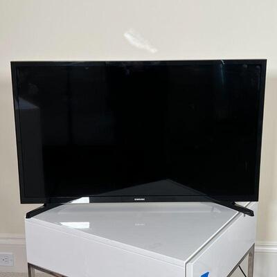 SAMSUNG FLAT SCREEN TV | 32 inch flat screen smart TV, no remote, model no. un32n5300af