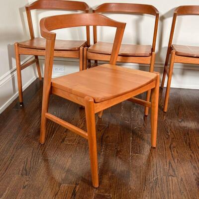 (4pc) ROOM & BOARD CHAIRS | Wood dining chairs handmade in Vermont; h. 29 x 20 x 21 in.