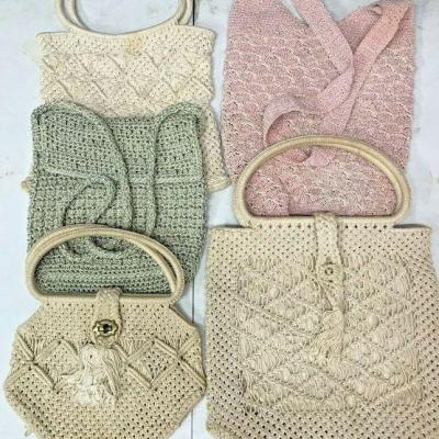 https://www.ebay.com/itm/115331862466	OL7009 Lot of Assorted Pastel Colored Woven Purses LOCAL PICKUP		Auction
