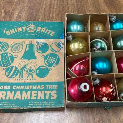 https://www.ebay.com/itm/125260074960	LB5001 Shiny Brite Mid Century Vintage Mercury Glass Christmas Ornament		Auction Starts 	Apr 15,...