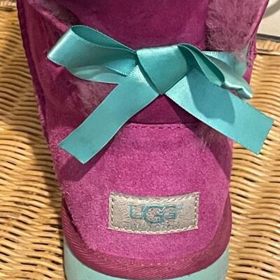 Womens Uggs size 7