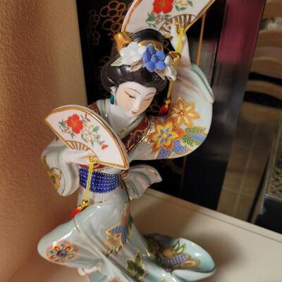 very nice Oriental Geisha figurine