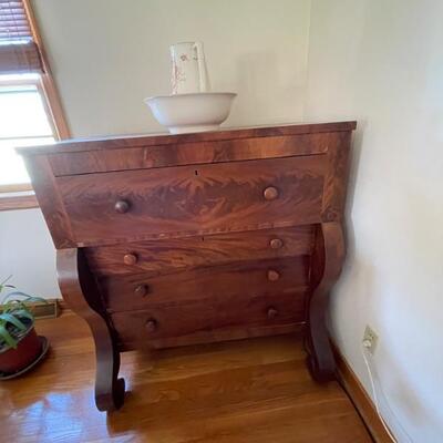 Empire chest