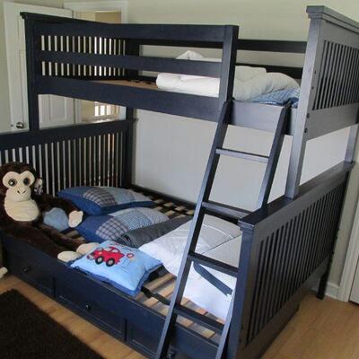 Full & twin bunk bed with twin trundle below