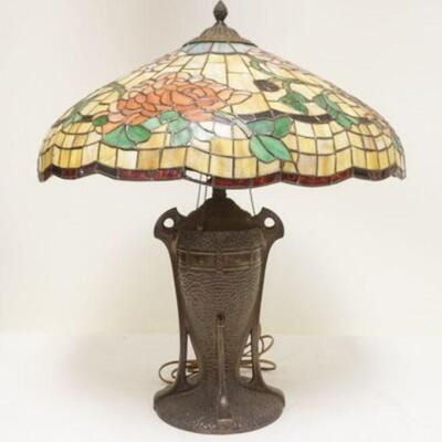 1004	COLORFUL LEADED GLASS TABLE LAMP, SMALL BLUE SECTION MISSING ON THE TOP RIM & A RED PIECE MISSING FROM THE BOTTOM RIM, HAS SOME...