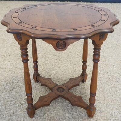 1091	WANUT OCASSIONAL TABLE WITH SCALLOPED EDGE TOP, SURFACE WEAR ON TOP, 26 IN X 25 IN HIGH
