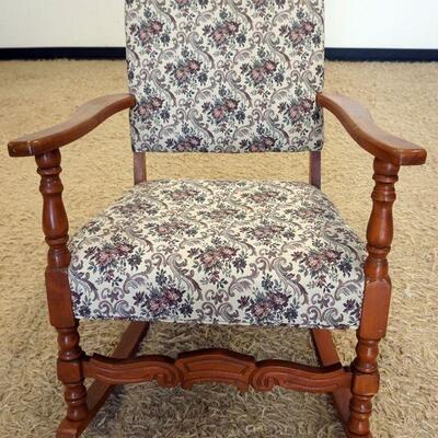 1101	UPHOLSTERED ROCKING CHAIR
