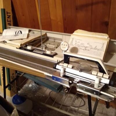 Knitting machine