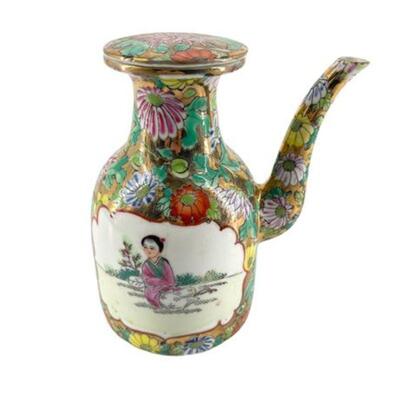 Lot 118
Vintage Chinese Porcelain Tea Pot
