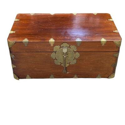 Lot 051
Vintage Chinese Suitcase Trunk