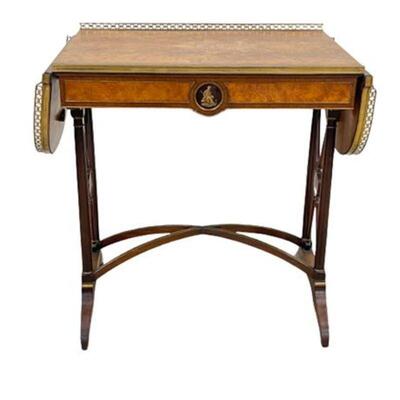 Lot 029
French Revival Reproduction Drop Leaf Table