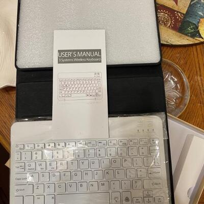 Bori Yuan wireless keyboard w/cover for tablet