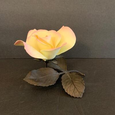 Boehm Limited Issue â€œPeaceâ€ Yellow Pink Rose 