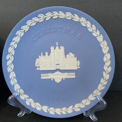 WedgeWood Jasper Ware 1980 Christmas Plate St. James Palace