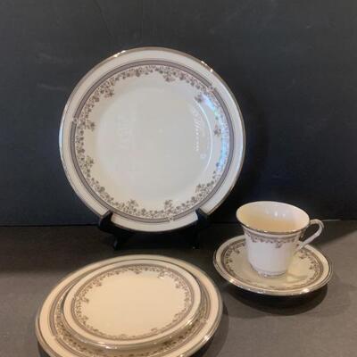 Lenox Lace Point China 72 Piece