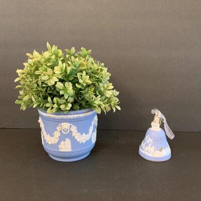 WedgeWood Jasper Ware Planter Pot JardiniereLions Head