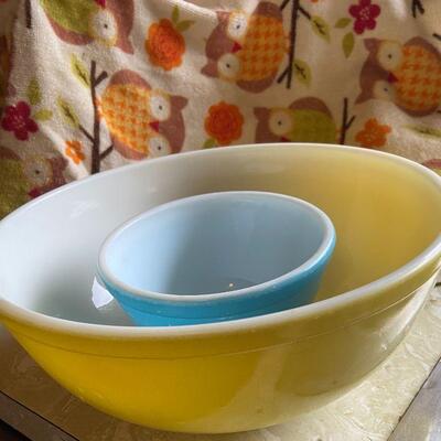 Pyrex Yellow/Blue Mixing Bowls