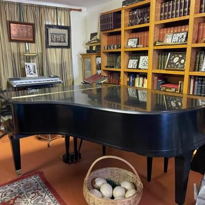 Baldwin Piano excellent condition - you just make arrangements of calling in a professional piano mover 