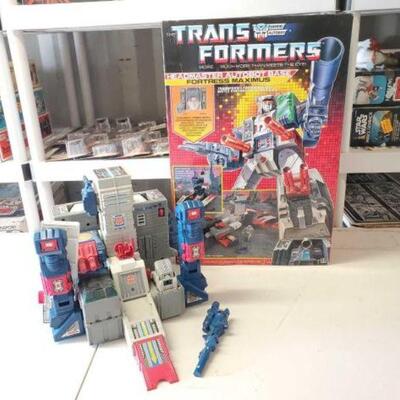 #4128 â€¢ Vintage Transformers Headmaster Autobot Base Fortress Maximus. 