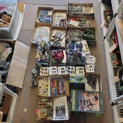 #4090 â€¢ Robotech Die Cast Models, Figurines, and Boxes