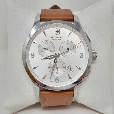 1020	

Victorinox Swiss Army Wrist Watch
Genuine Leather Band