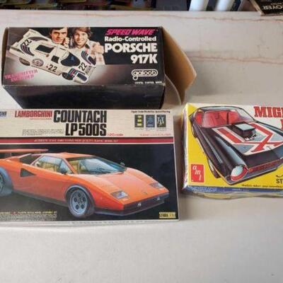 #4162 â€¢ Lot 4162 Model Cars Kits: Radio Controlles Porsche 917K, Countach LP500 and Mighty Mat Street Machine. 