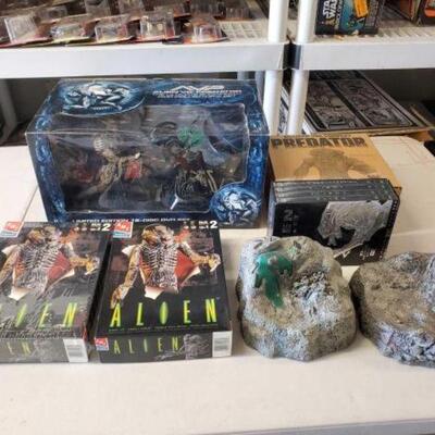 #4156 â€¢ Vintage Alien Model Kits, Alien vs Predator DVD Collector's Set, Predator. 