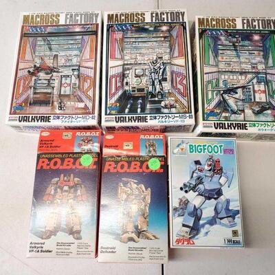 #4150 â€¢ Vintage Macross Model Sets and R.O.B.O.T. and Dagram Boxes
