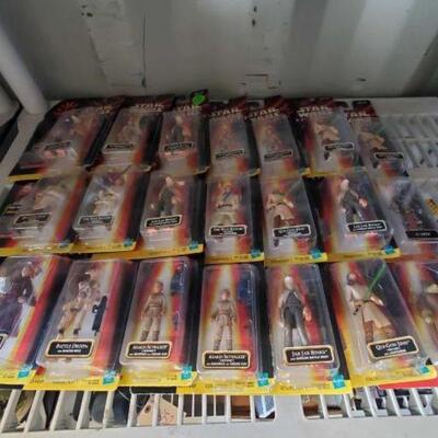 #4050 â€¢ Brand New! 21 Star Wars Episode 1 Figurines with CommTech...