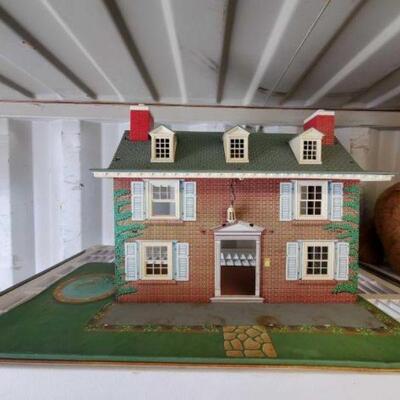 #4006 â€¢ Vintage Metal Dollhouse