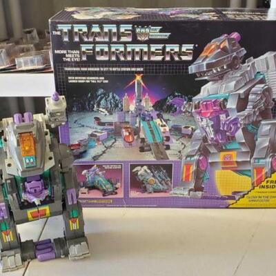 #4118 â€¢ Vintage Transformers Trypticon in Original Box